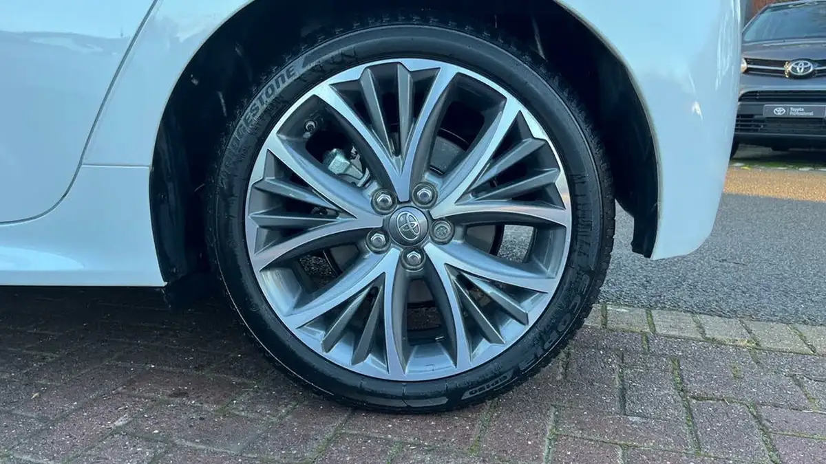 2022-toyota-yaris-15-vvt-i-excel-big-29