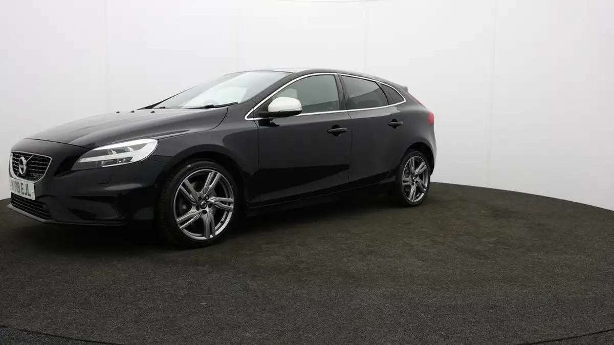 2018-volvo-v40-20td-d3-r-design-pro-big-3