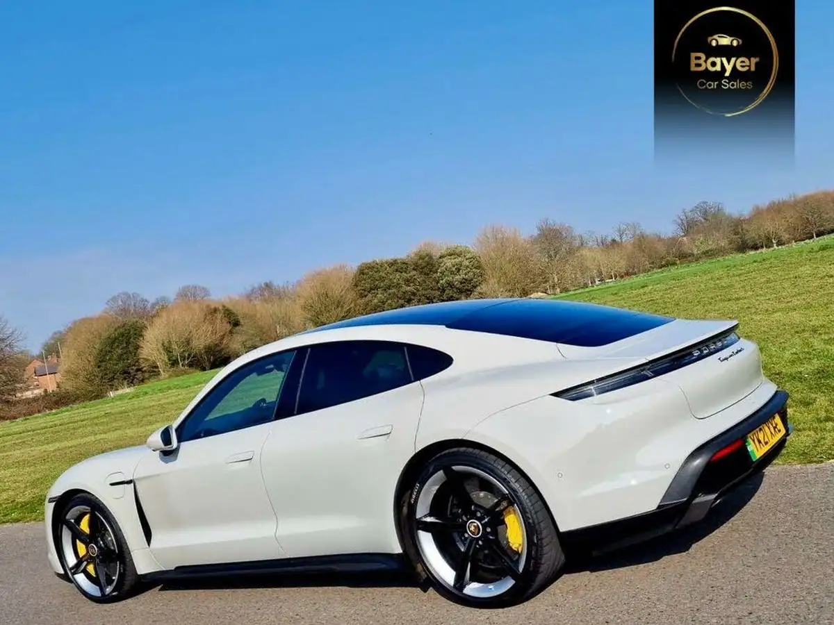 2021-porsche-taycan-e-turbo-s-big-31