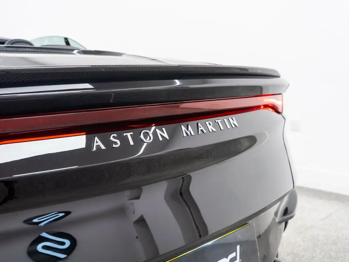 2019-aston-martin-dbs-52-v12-superleggera-volante-big-14