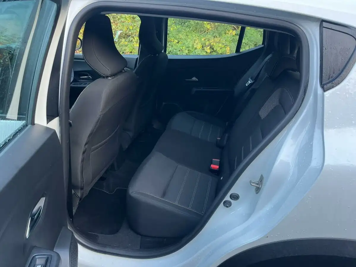 2022-dacia-sandero-stepway-10-tce-comfort-90bhp-big-18