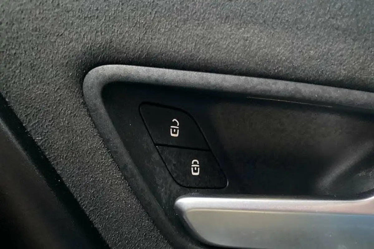 2019-mercedes-benz-a-class-13-a180-amg-line-hatchback-5d-big-31