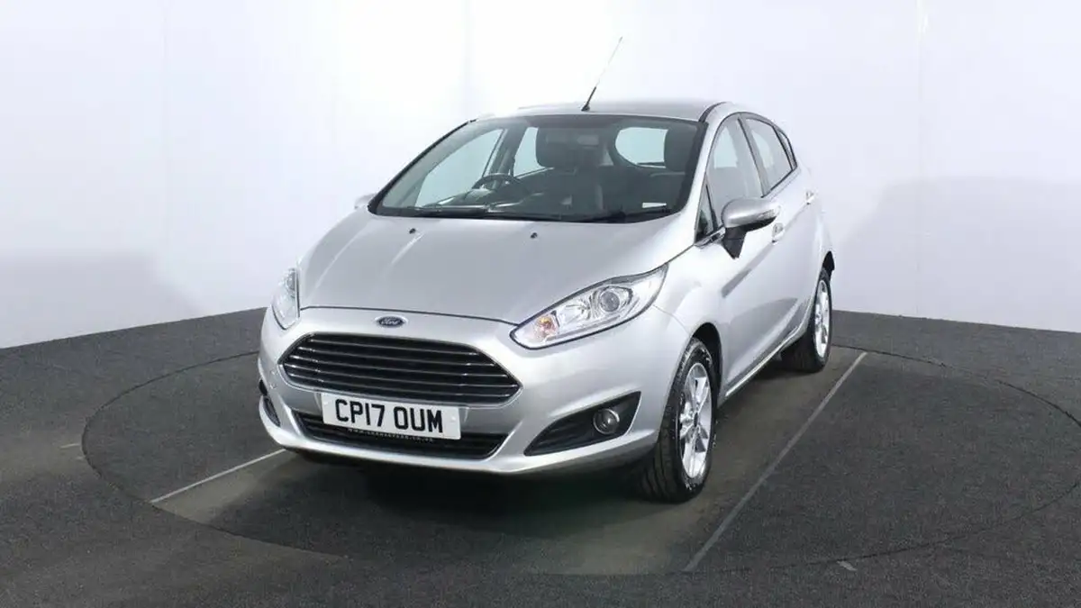 2017-ford-fiesta-125-zetec-5d-big-2