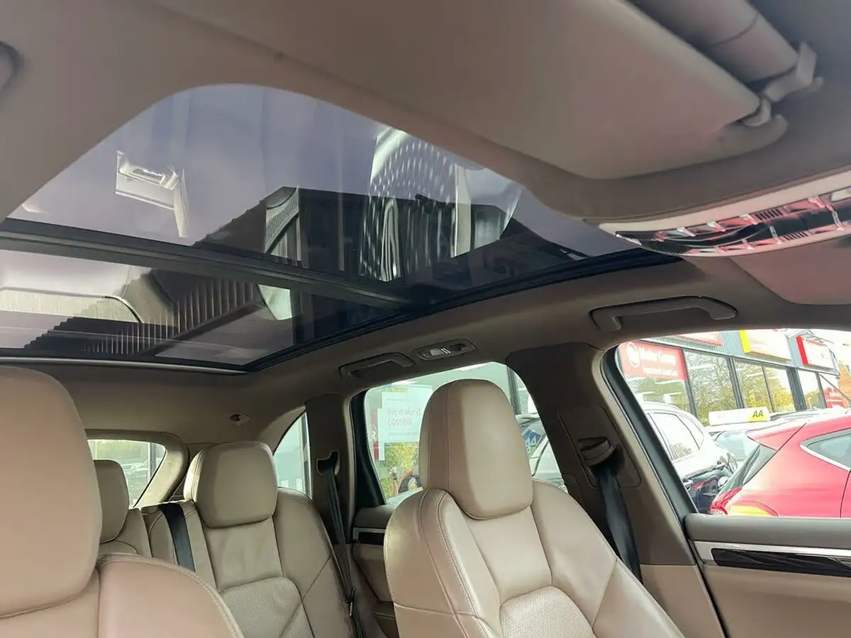2012-porsche-cayenne-30td-big-34