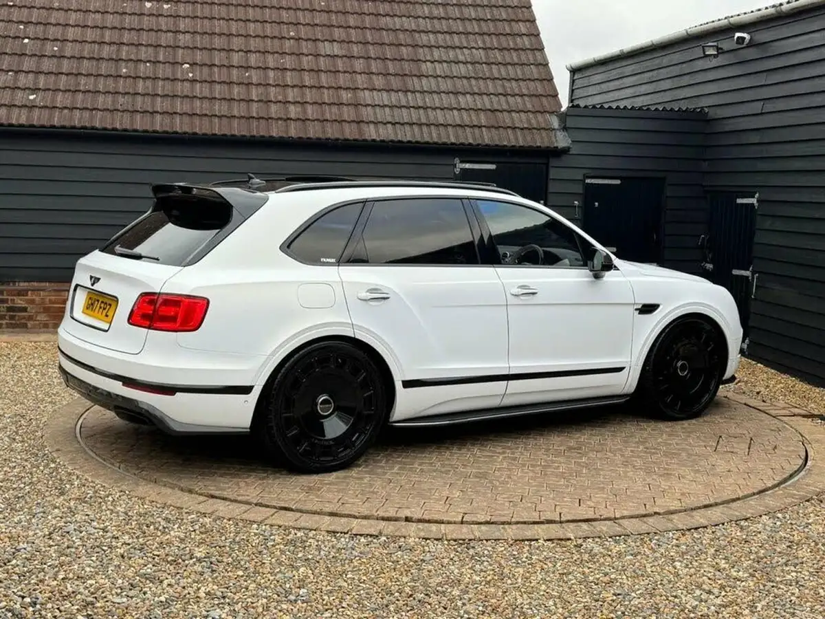 2017-bentley-bentayga-60-w12-big-41