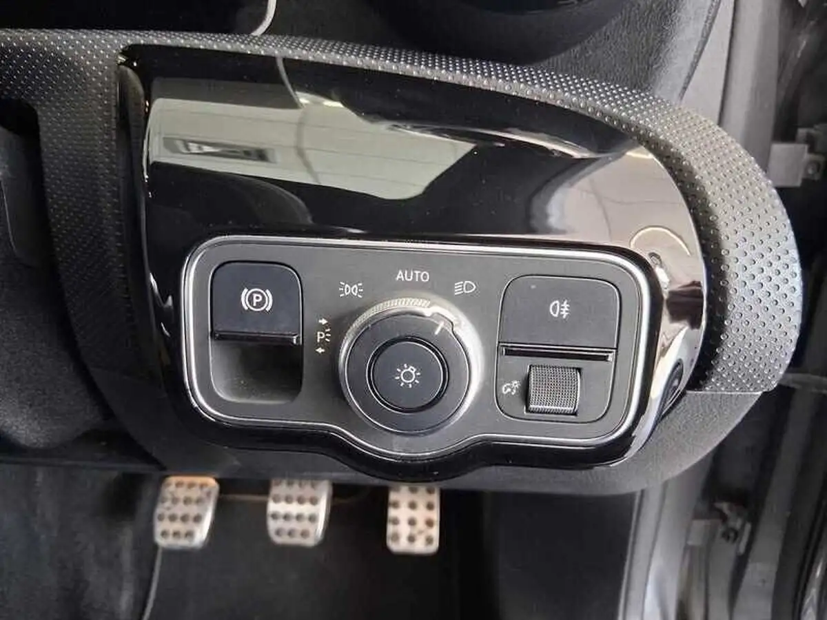 2019-mercedes-benz-a-class-13-a200-amg-line-executive-hatchback-5d-big-21