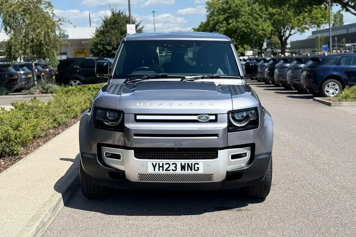 2023-land-rover-110-defender-30-d300-hse-big-18