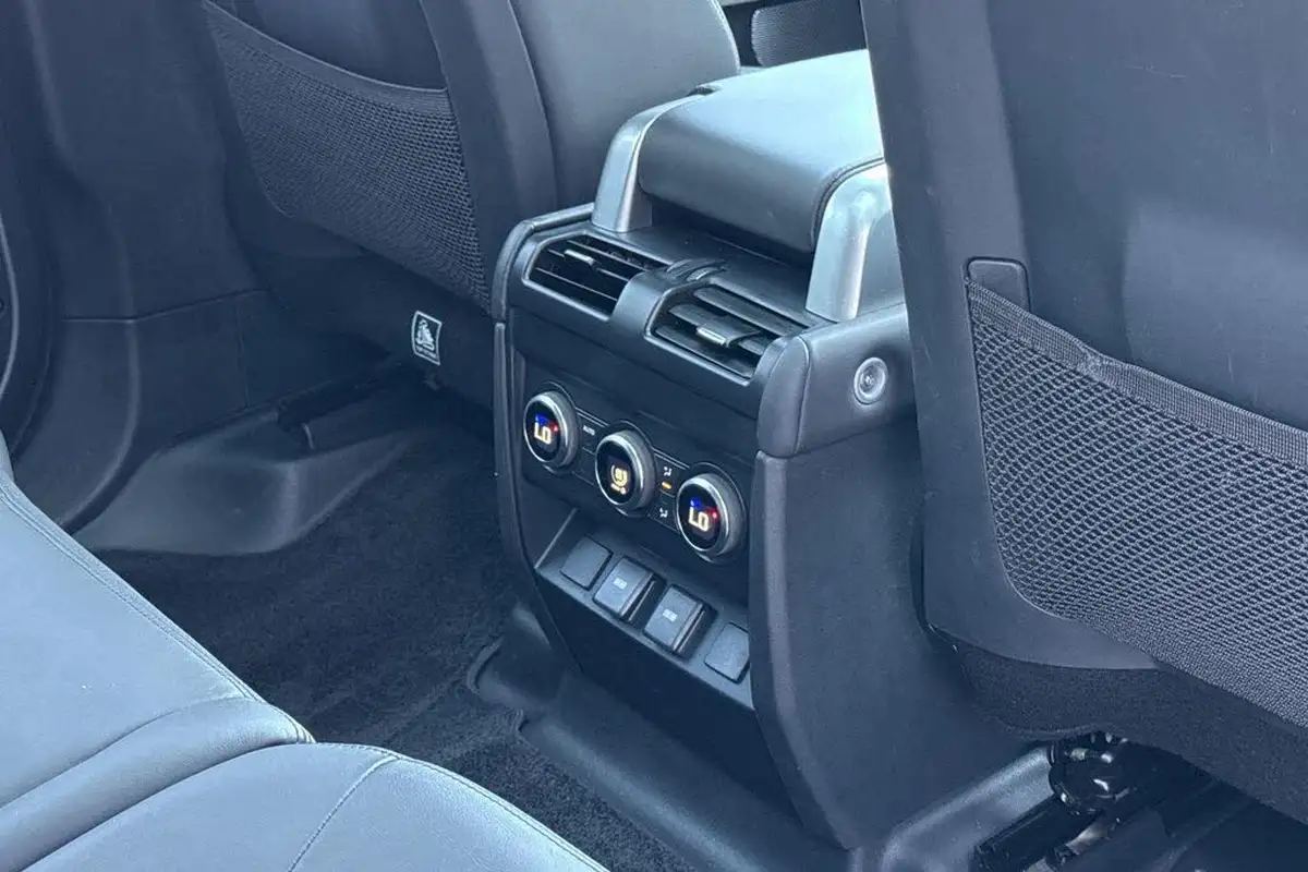 2023-land-rover-110-defender-30-d300-hse-big-42