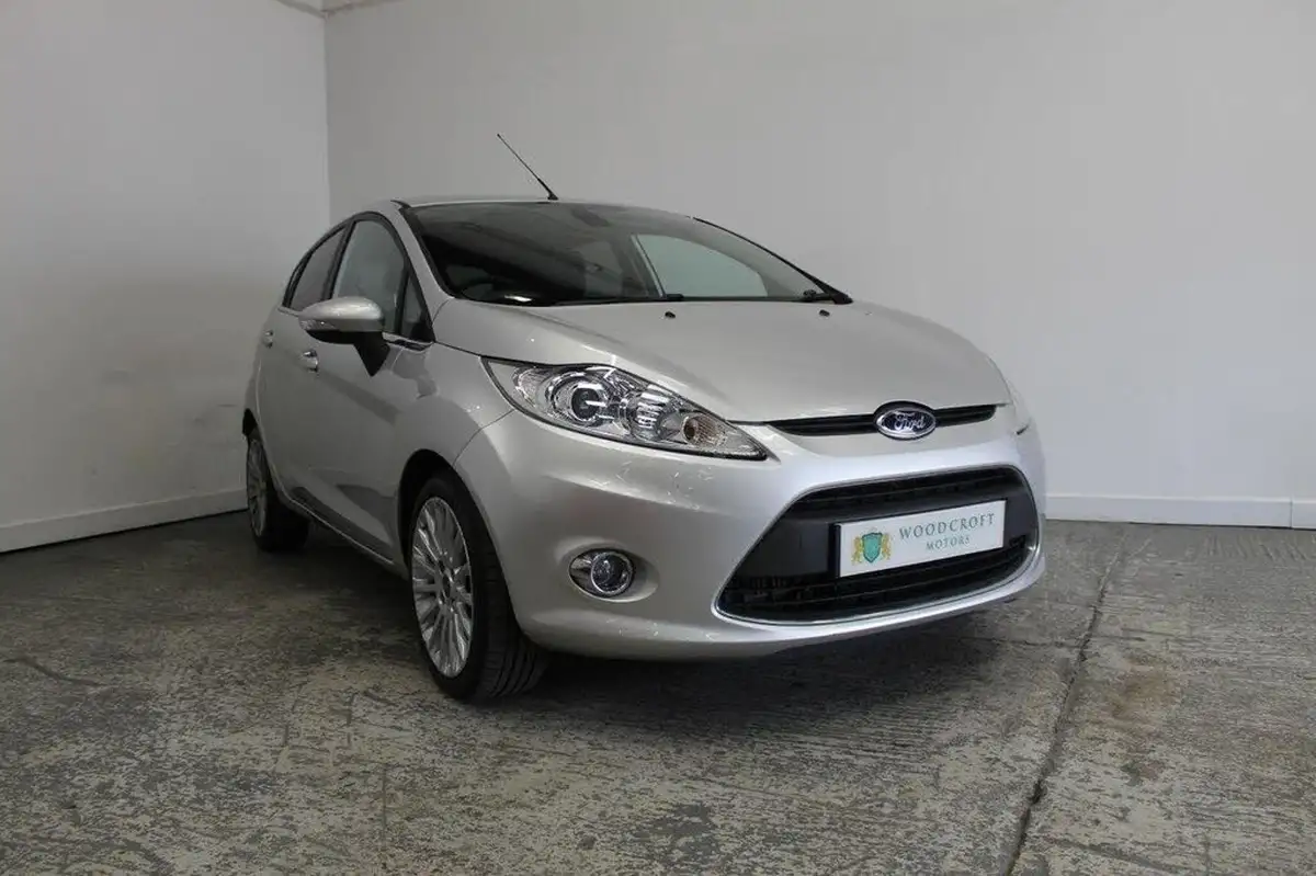 2011-ford-fiesta-16td-titanium-dpf-5d-big-0