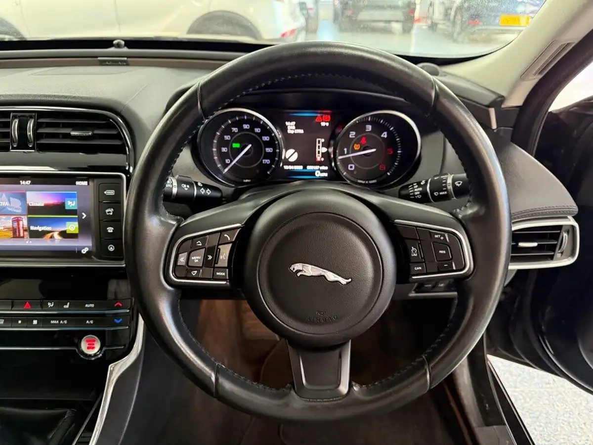 2016-jaguar-xe-20d-portfolio-163ps-big-29