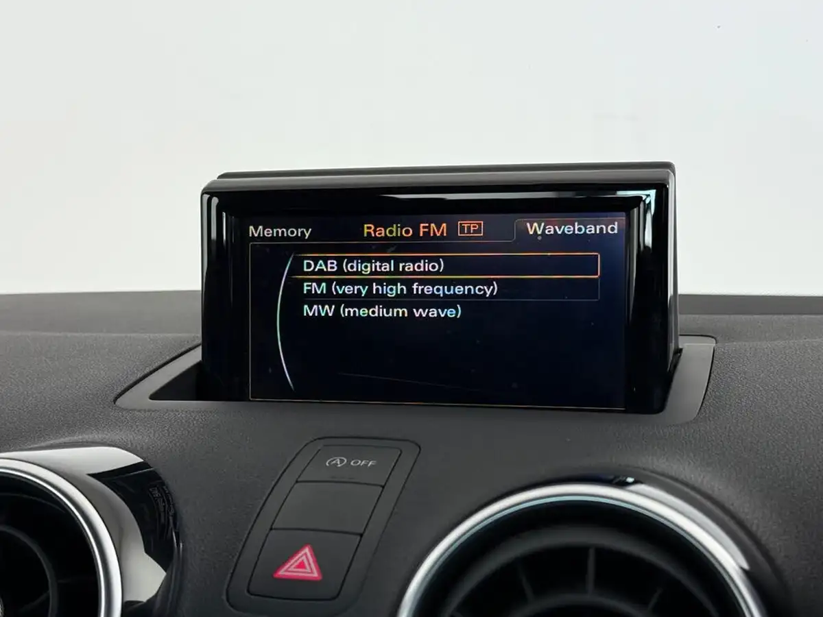 2015-audi-a1-14-s-line-125ps-ss-hatchback-3d-1395cc-big-25