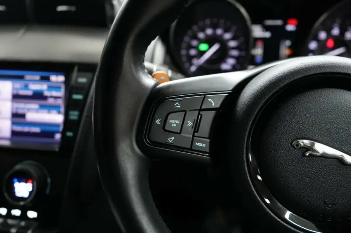 2013-jaguar-f-type-50-s-big-18