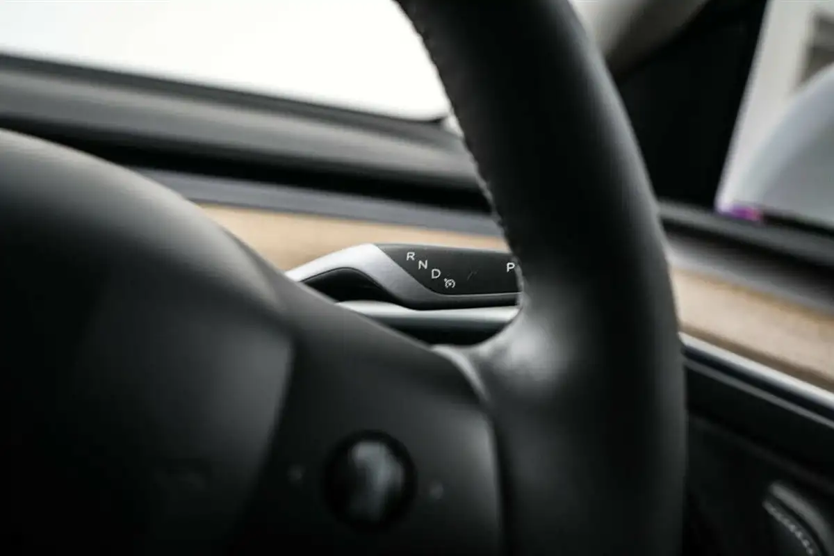2022-tesla-model-y-e-long-range-big-43