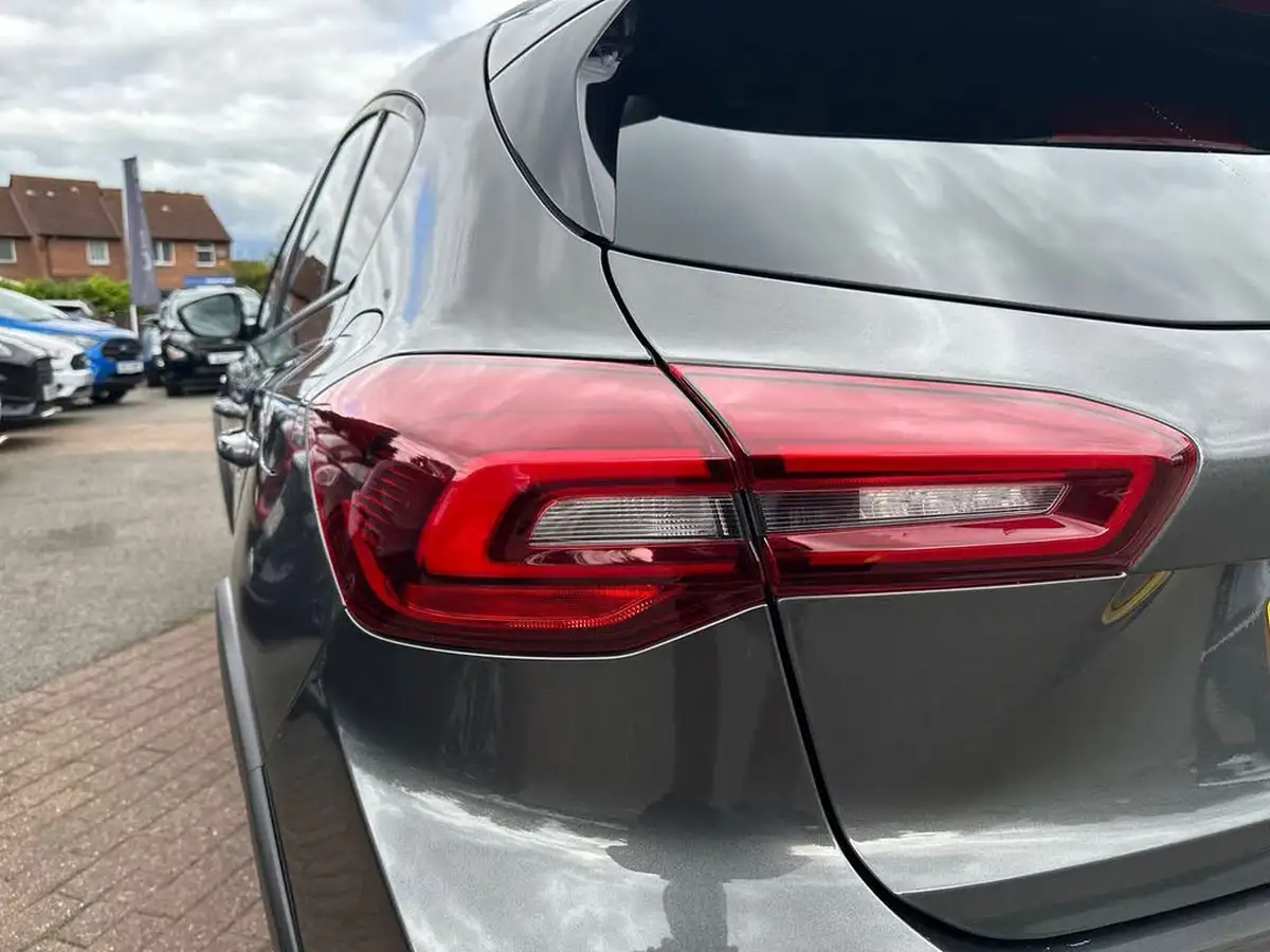 2022-ford-focus-10t-active-vignale-125ps-hybrid-mhev-hatchback-powershift-big-32