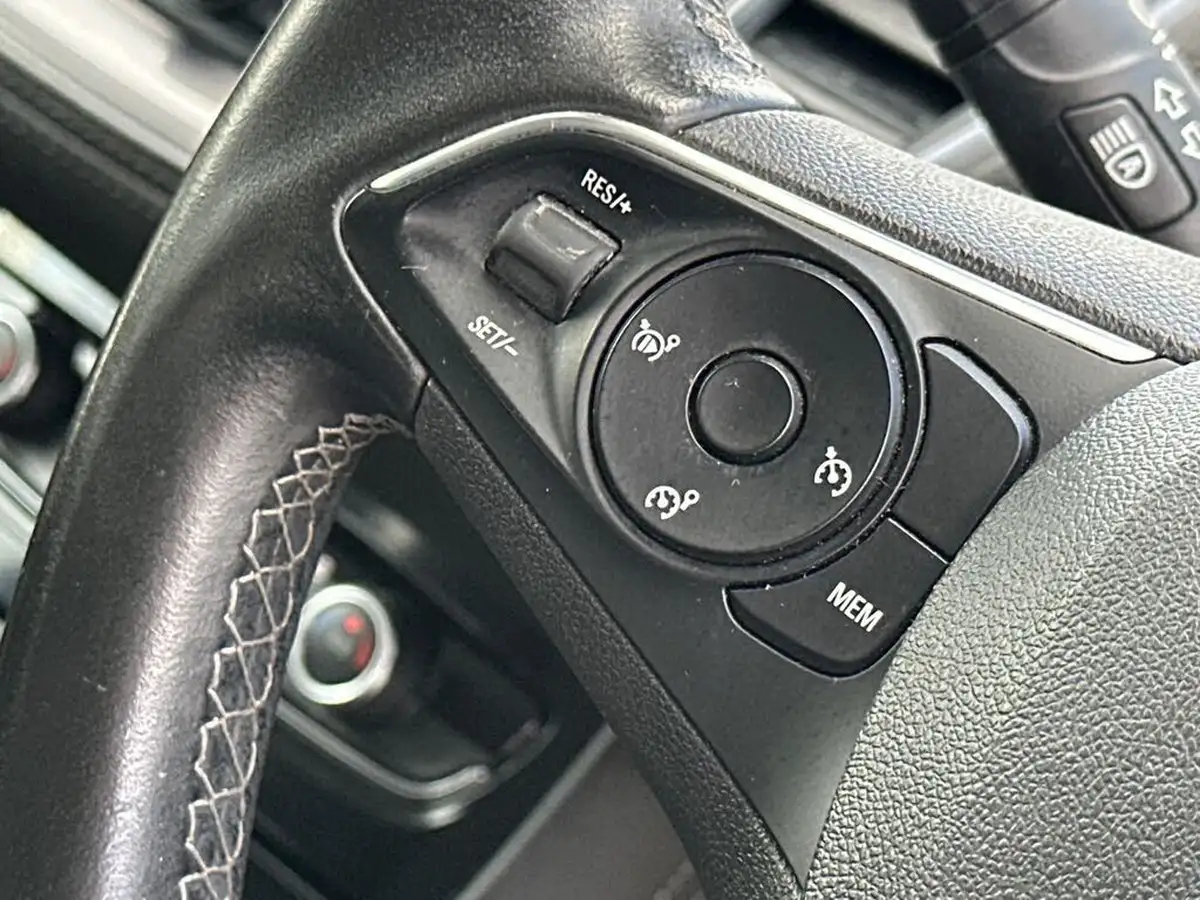 2020-vauxhall-grandland-x-12-sri-nav-big-18