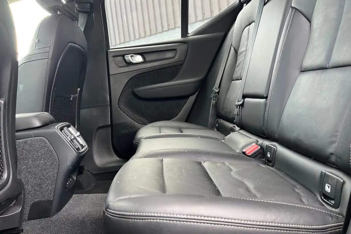 2022-volvo-xc40-20-b3-plus-big-16