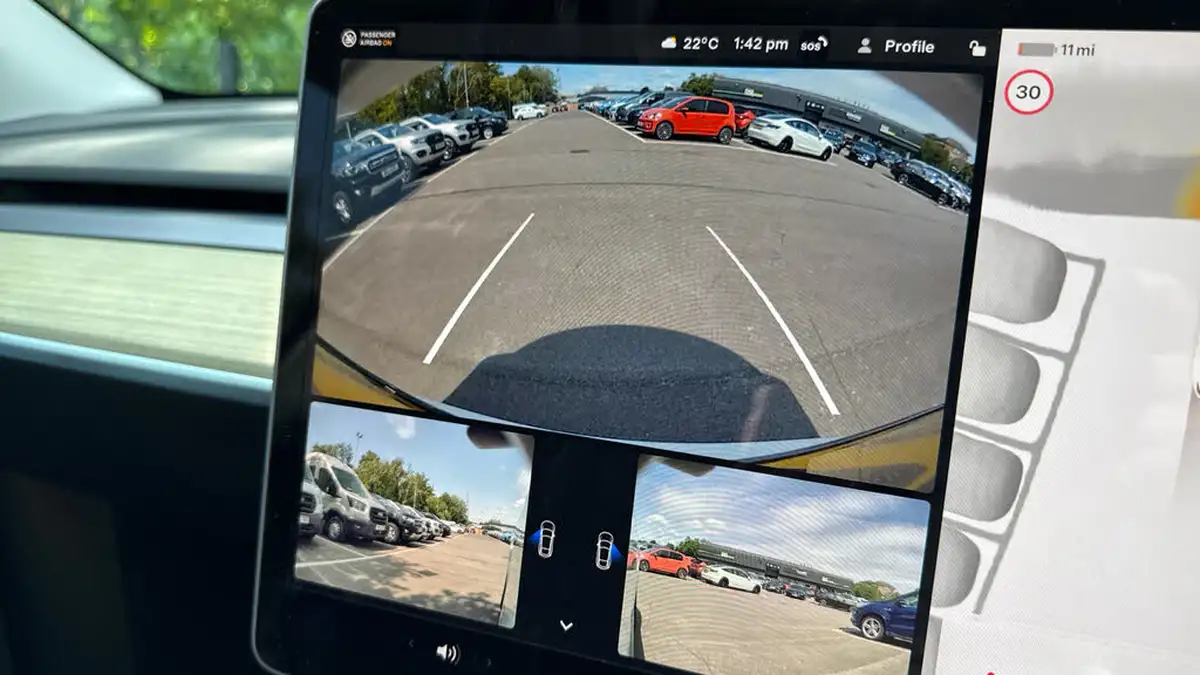 2023-tesla-model-y-e-long-range-big-24