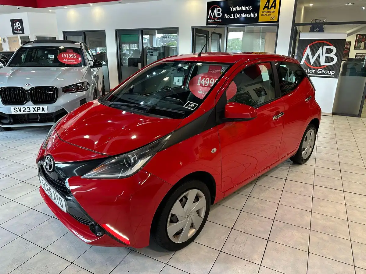 2016-toyota-aygo-10-vvt-i-x-play-68bhp-5d-big-3