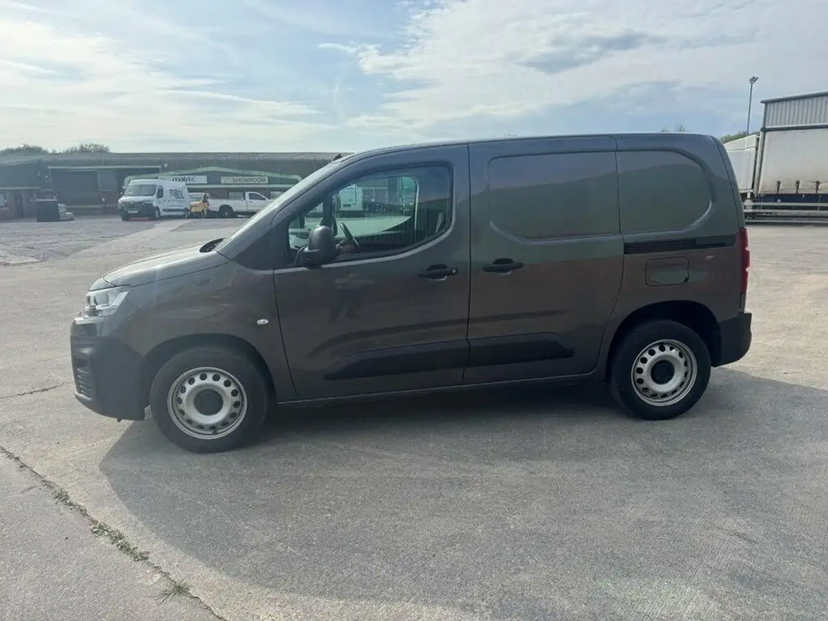 2024-citroen-berlingo-15-bluehdi-1000-enterprise-edition-100pseu6d-big-3