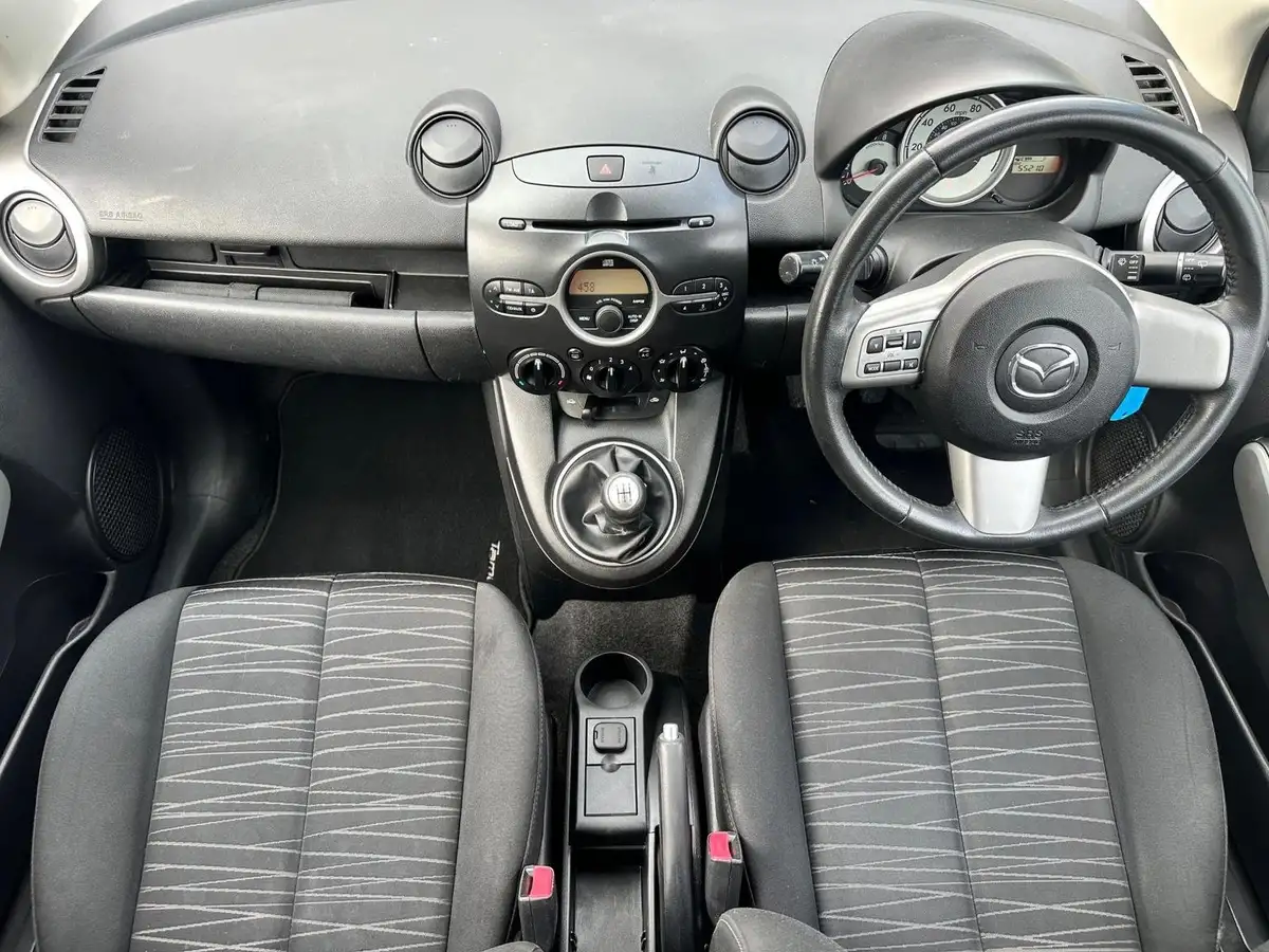 2009-mazda-mazda2-13-tamura-3d-big-1