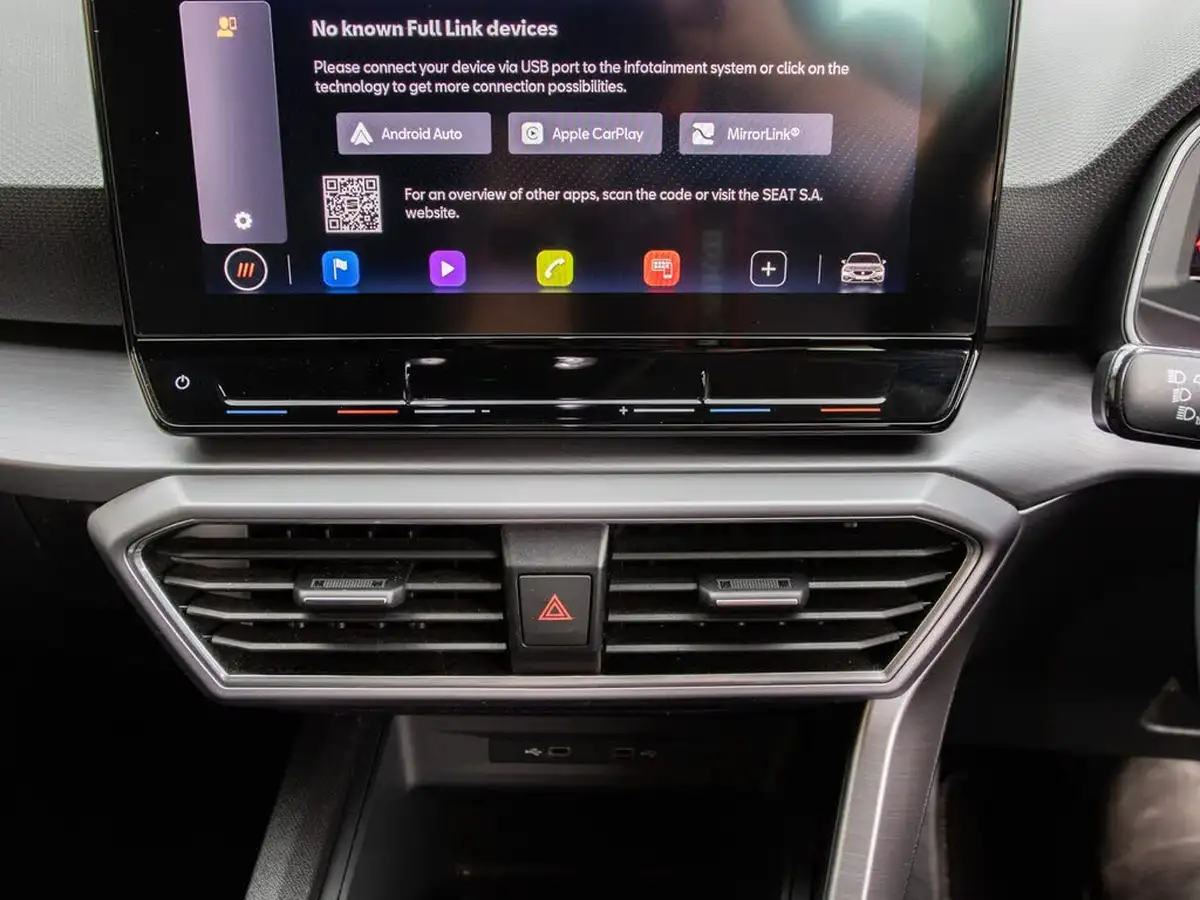 2020-seat-leon-14-e-hybrid-fr-hatchback-big-32