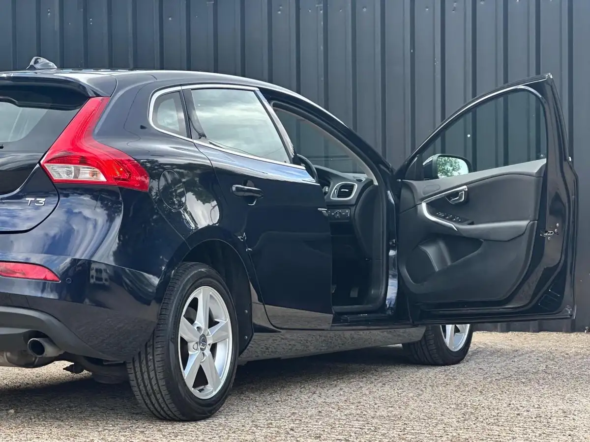 2016-volvo-v40-15-se-t3-152bhp-big-7