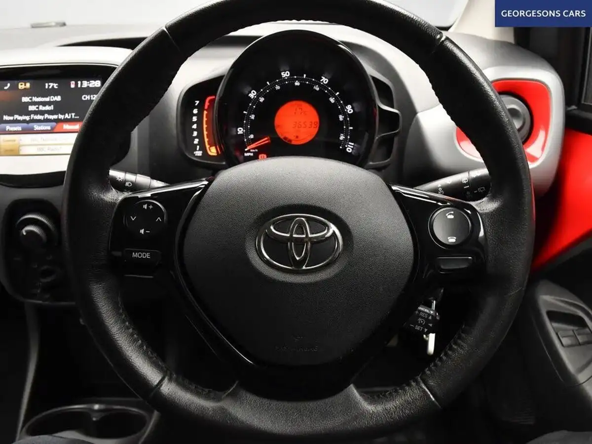 2018-toyota-aygo-10-vvt-i-x-play-71bhp-5d-big-15
