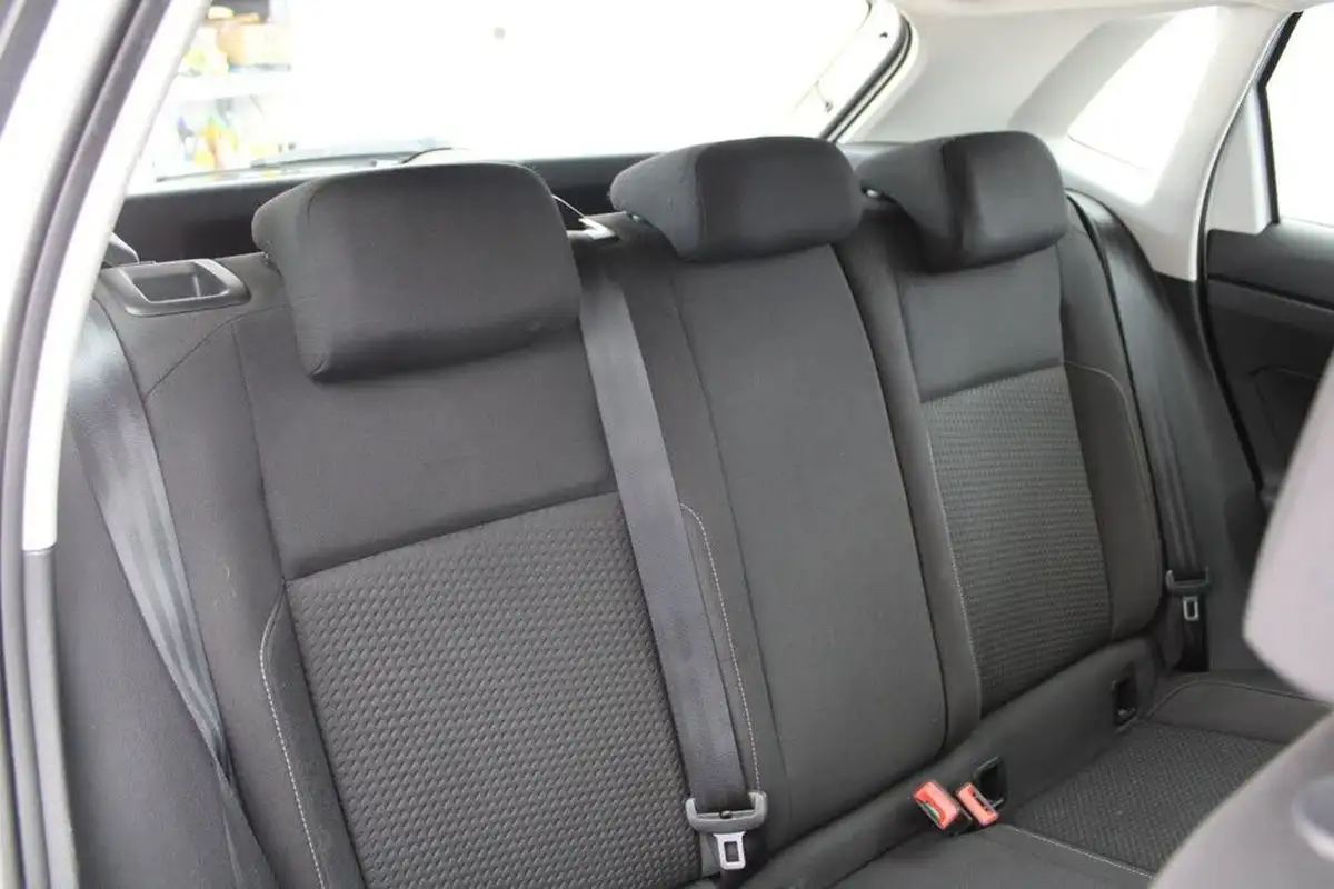 2018-volkswagen-polo-10-se-65ps-evo-big-17