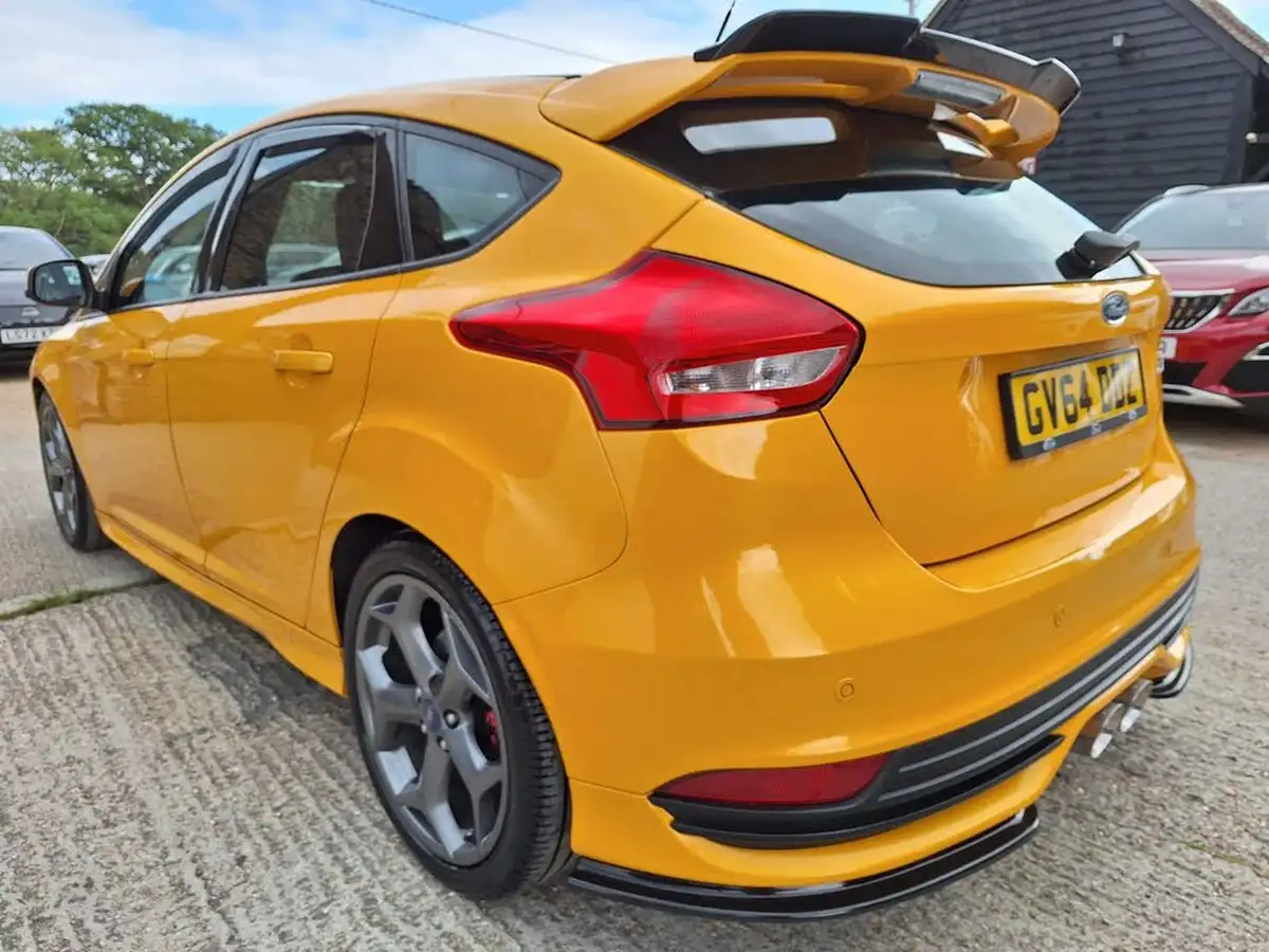 2015-ford-focus-20-st3-t-hatchback-big-4