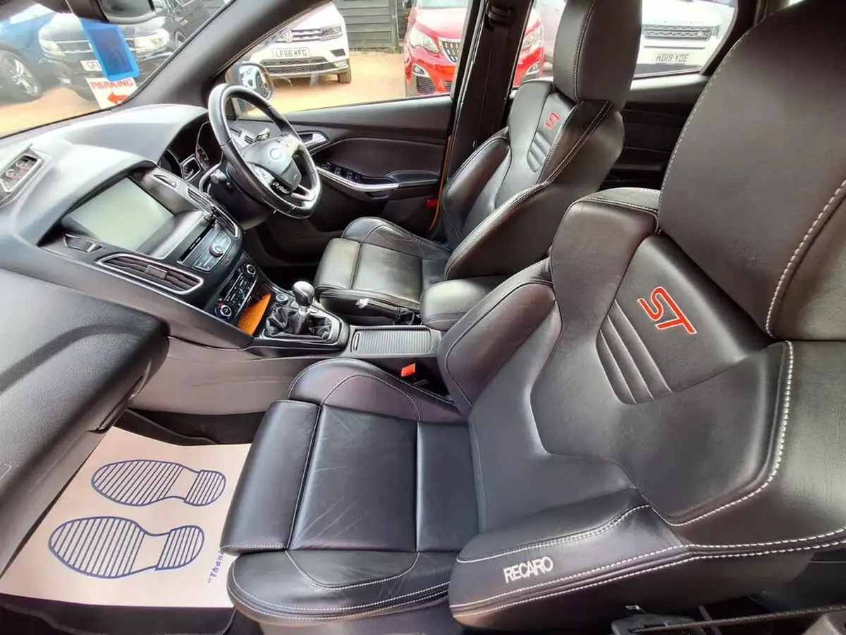 2015-ford-focus-20-st3-t-hatchback-big-52