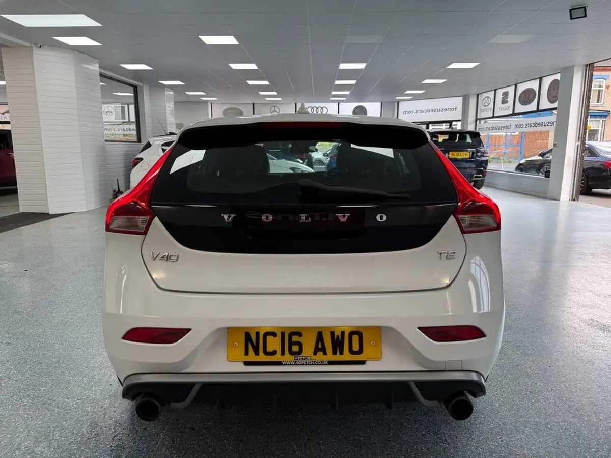 2016-volvo-v40-20-t2-r-design-big-10