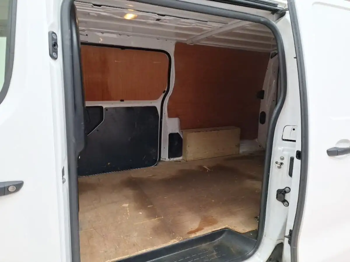 2022-vauxhall-vivaro-20td-3100-l2h1-dynamic-panel-big-5
