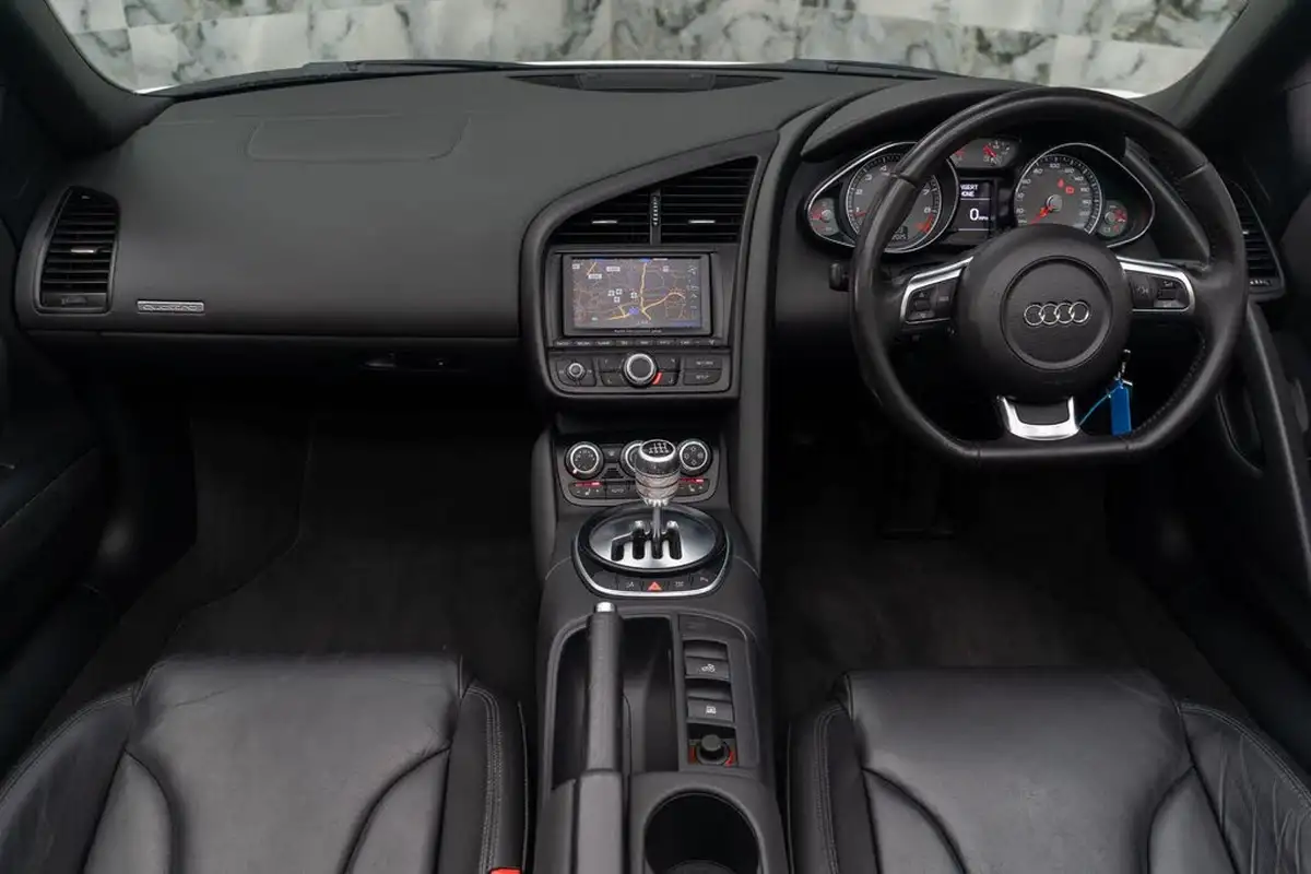 2012-audi-r8-42-quattro-spyder-convertible-big-9