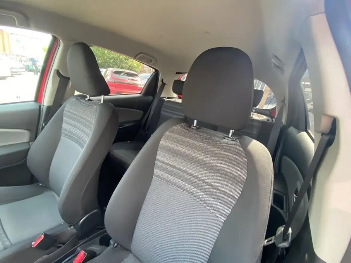 2017-toyota-yaris-133-icon-5d-big-16