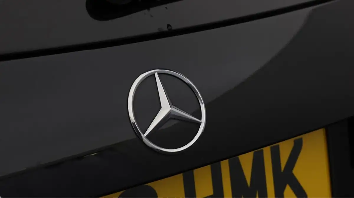 2019-mercedes-benz-a-class-20-a220-amg-line-premium-plus-hatchback-5d-4matic-big-20