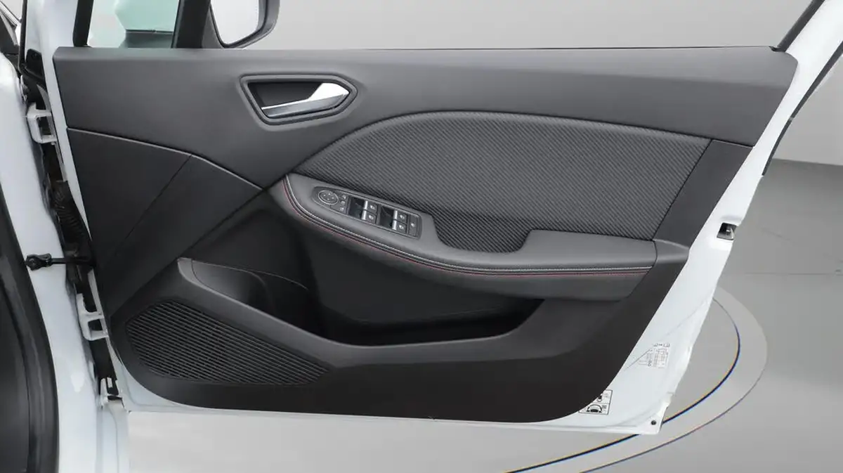 2021-renault-clio-10-tce-rs-line-90ps-big-15