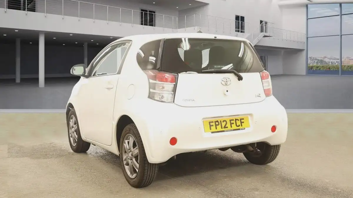 2012-toyota-iq-10-vvt-i-big-2