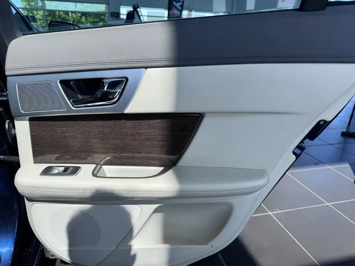 2014-jaguar-xf-30td-premium-luxury-saloon-4d-big-19