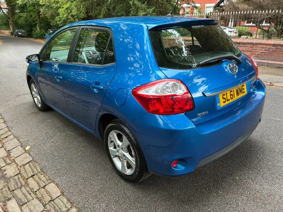 2011-toyota-auris-133-vvt-i-edition-5d-big-11