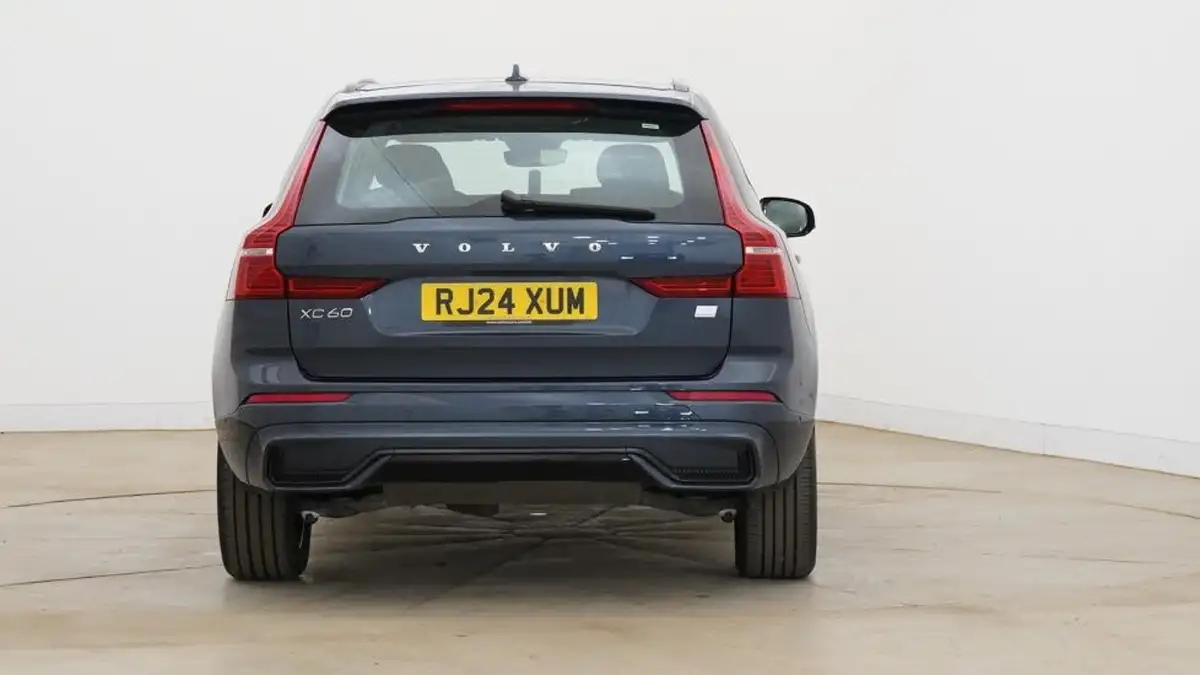 2024-volvo-xc60-20-b5-plus-big-3