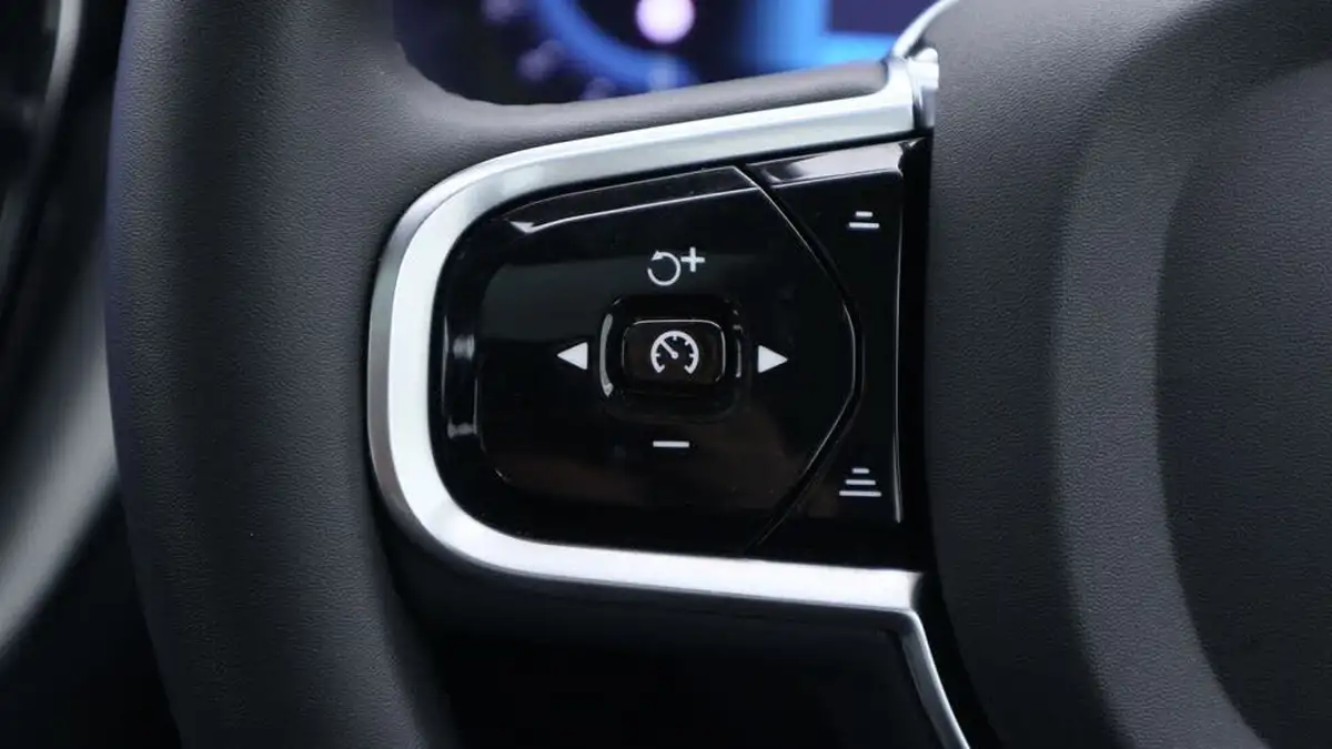 2024-volvo-xc60-20-b5-plus-big-27