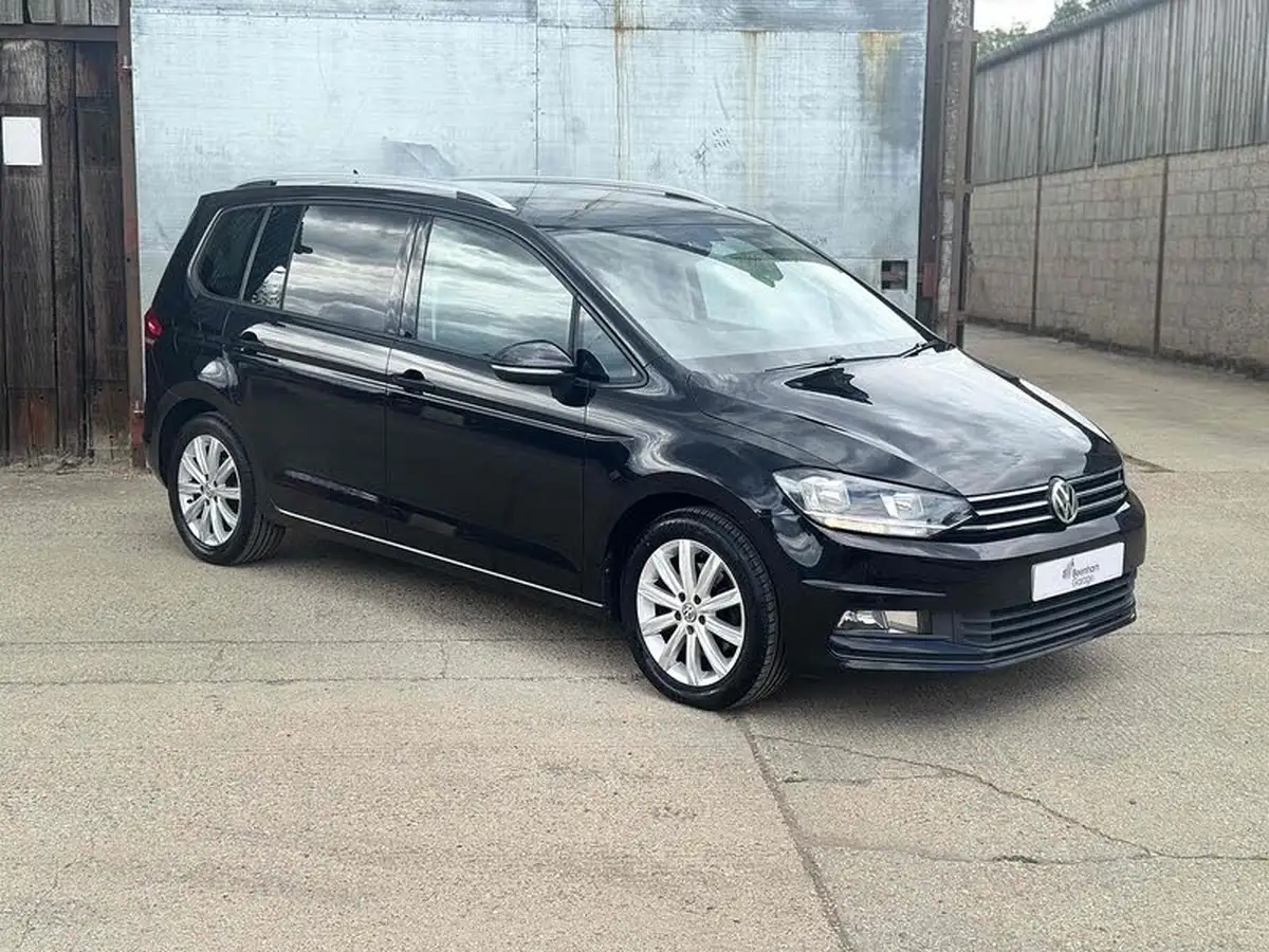 2016-volkswagen-touran-20tdi-se-family-big-0