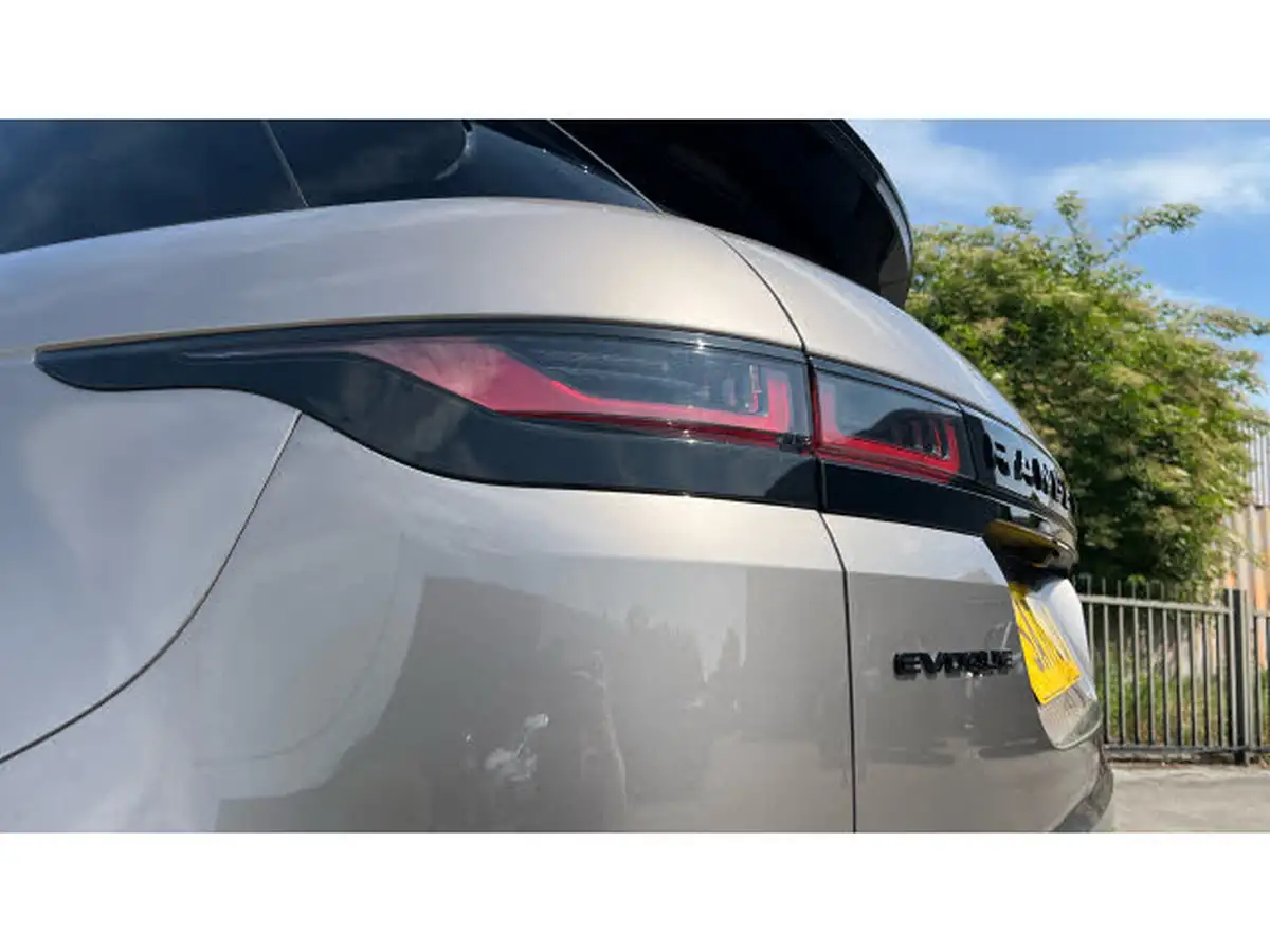 2022-land-rover-range-rover-evoque-20-p200-r-dynamic-hse-big-18