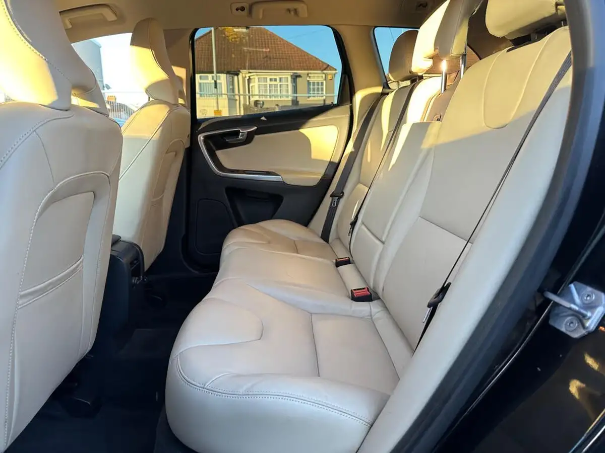 2017-volvo-xc60-20-t5-se-lux-big-32