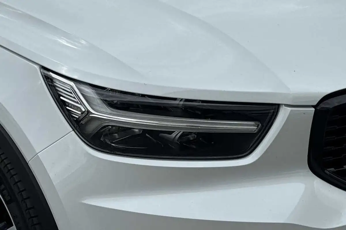 2020-volvo-xc40-20-b4-r-design-awd-big-17