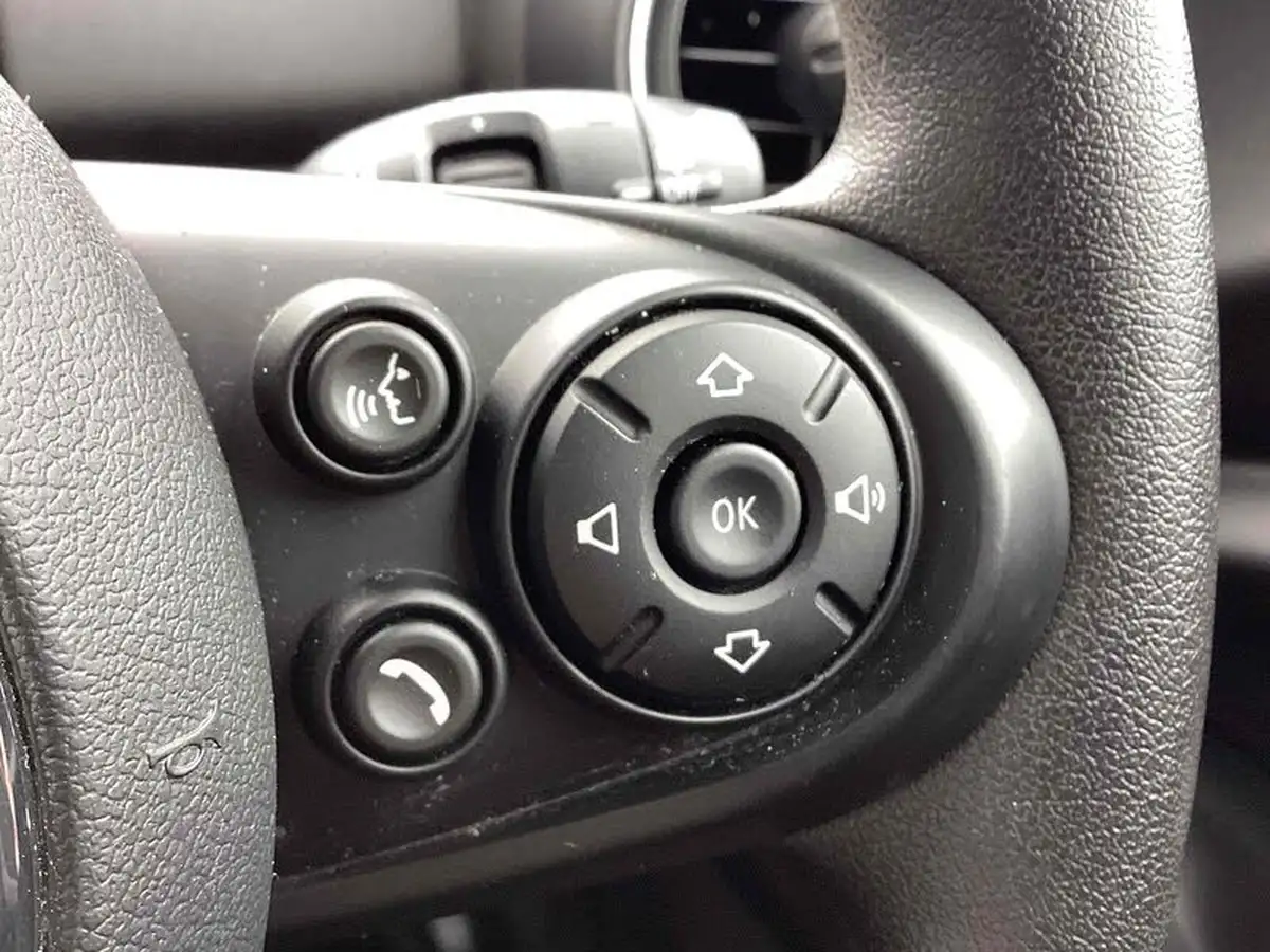 2021-mini-cooper-15-one-classic-series-ii-3d-big-18
