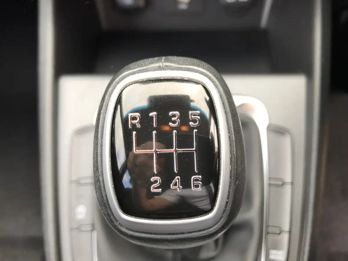 2022-hyundai-kona-10-t-gdi-se-connect-big-15
