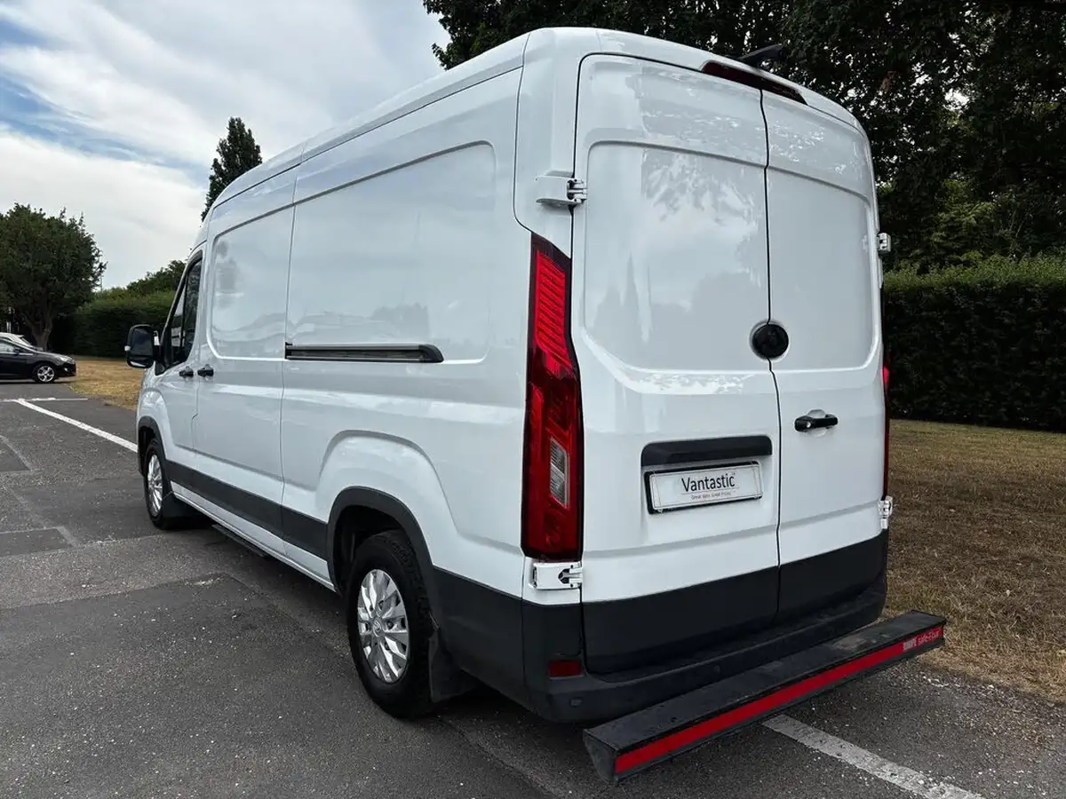 2022-maxus-e-deliver-9-e-lh-515kwh-big-10
