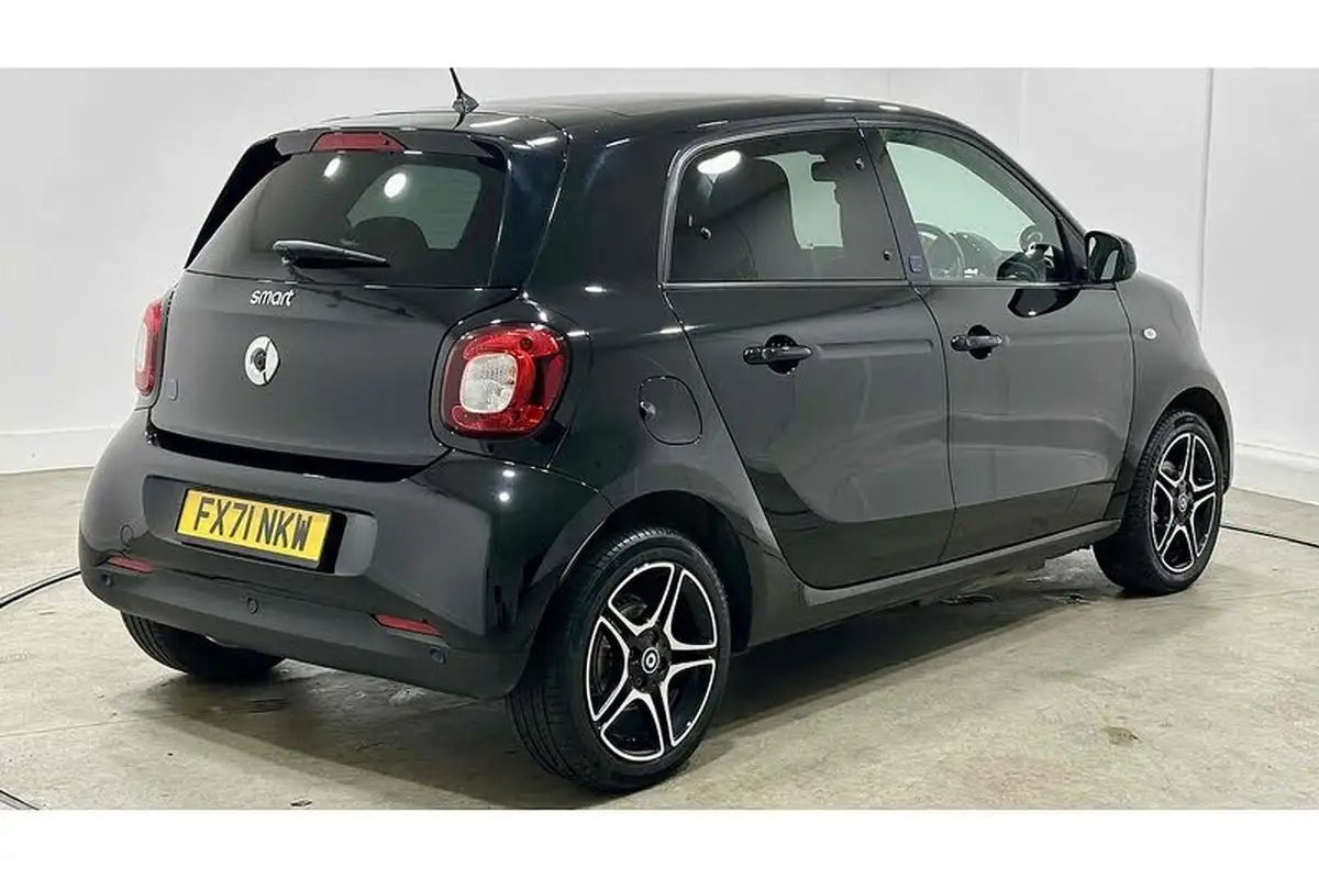 2021-smart-forfour-eq-premium-big-8
