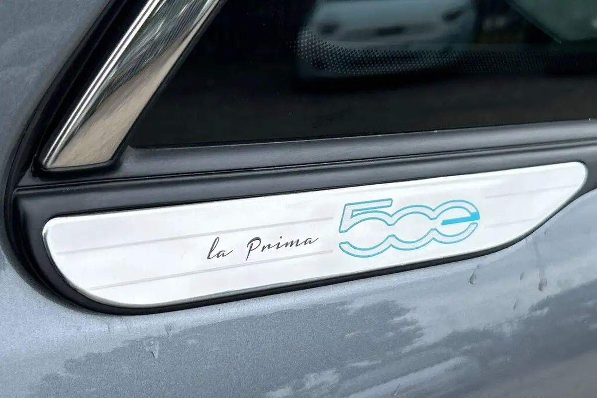 2022-fiat-500-e-la-prima-big-25